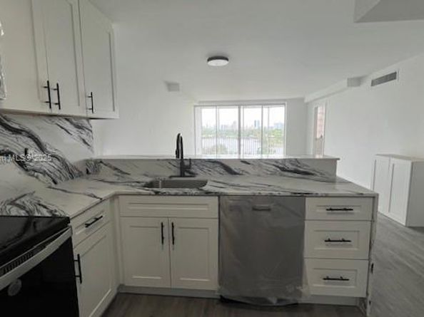 1780 NE 191st St 8112, Miami FL 33179