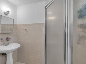 1585 NE 139th St, North Miami FL 33161