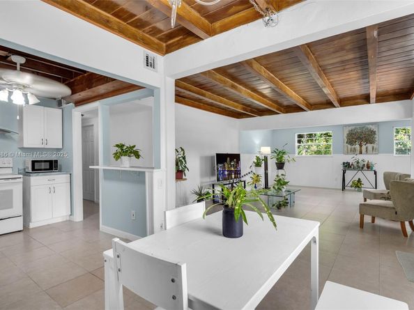 1585 NE 139th St, North Miami FL 33161