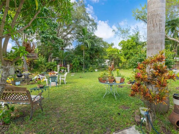 1585 NE 139th St, North Miami FL 33161