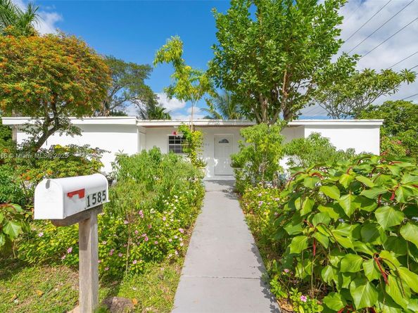 1585 NE 139th St, North Miami FL 33161