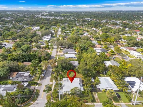 1585 NE 139th St, North Miami FL 33161