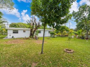 1585 NE 139th St, North Miami FL 33161