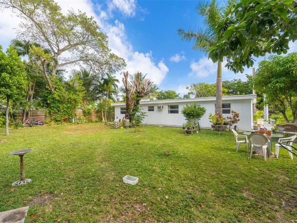 1585 NE 139th St, North Miami FL 33161