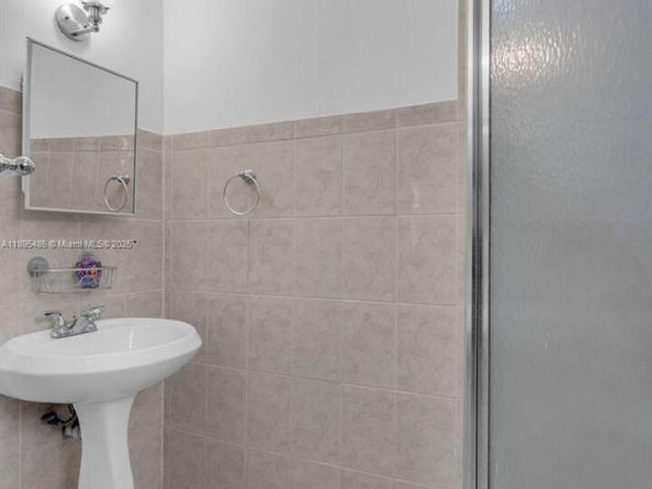 1585 NE 139th St, North Miami FL 33161