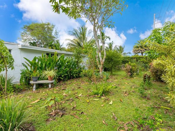 1585 NE 139th St, North Miami FL 33161
