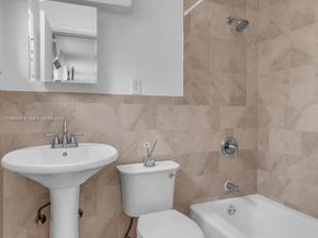 1585 NE 139th St, North Miami FL 33161