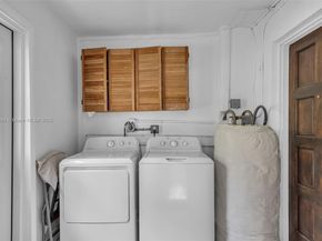 1585 NE 139th St, North Miami FL 33161