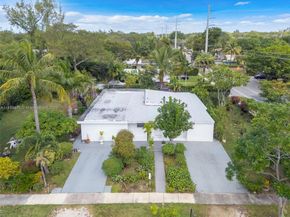 1585 NE 139th St, North Miami FL 33161