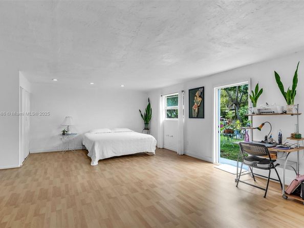 1585 NE 139th St, North Miami FL 33161