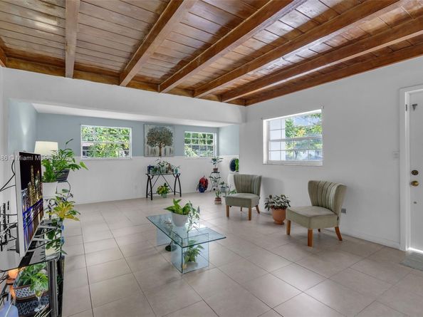 1585 NE 139th St, North Miami FL 33161