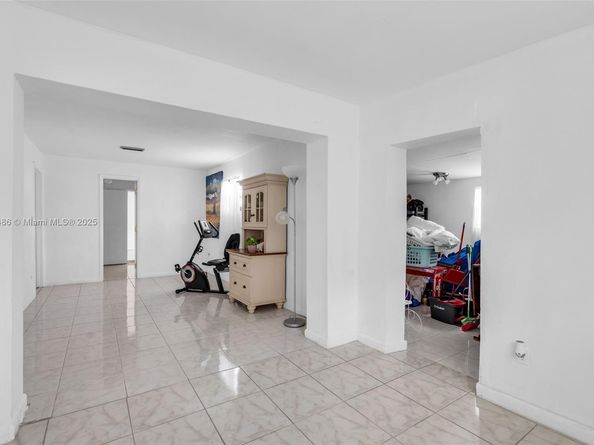 1585 NE 139th St, North Miami FL 33161