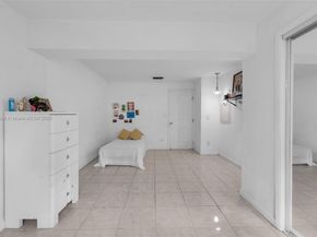 1585 NE 139th St, North Miami FL 33161