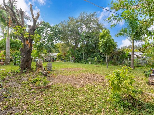 1585 NE 139th St, North Miami FL 33161