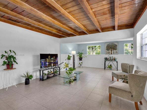 1585 NE 139th St, North Miami FL 33161