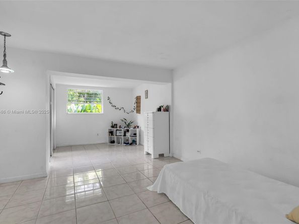 1585 NE 139th St, North Miami FL 33161