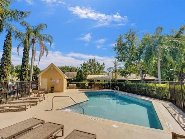 3592 NW 83rd Ln, Sunrise FL 33351