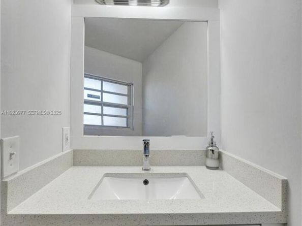 3592 NW 83rd Ln, Sunrise FL 33351