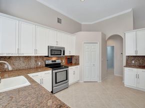 2533 Eagle Run Cir, Weston FL 33327