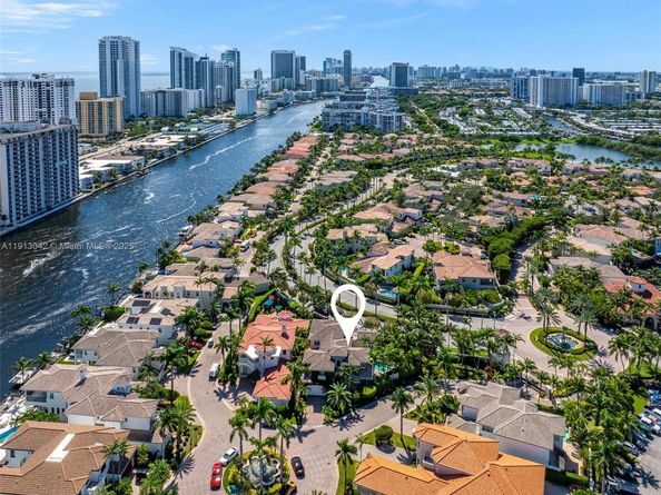 1295 Hatteras Ln, Hollywood FL 33019