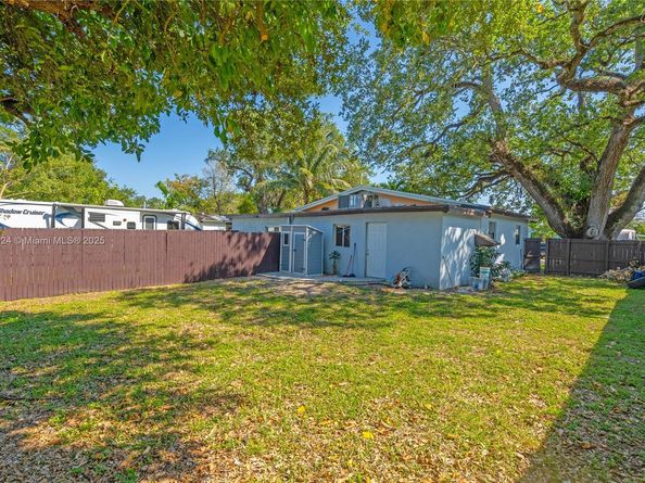4111 SW 33rd St, West Park FL 33023