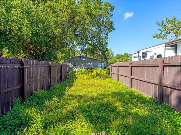 4111 SW 33rd St, West Park FL 33023