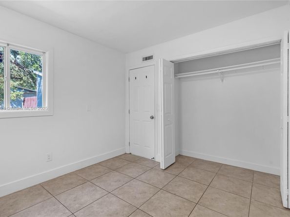 4111 SW 33rd St, West Park FL 33023