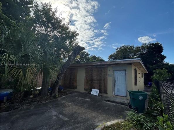 1780 NW 15th St, Miami FL 33125