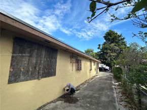 1780 NW 15th St, Miami FL 33125
