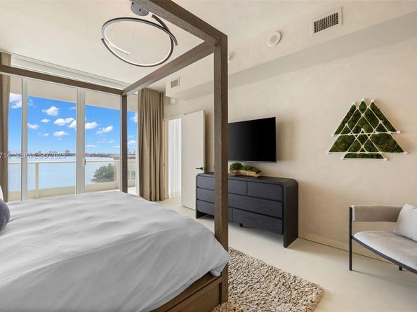 2020 N Bayshore Dr 810, Miami FL 33137