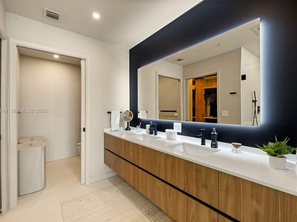 2020 N Bayshore Dr 810, Miami FL 33137