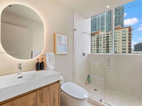 2020 N Bayshore Dr 810, Miami FL 33137