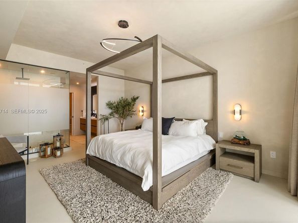 2020 N Bayshore Dr 810, Miami FL 33137