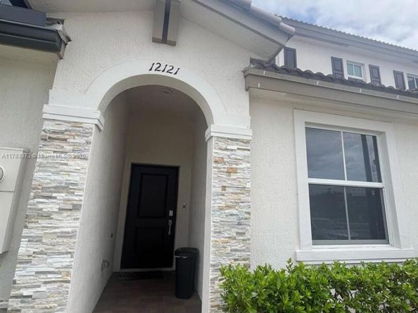 12121 NW 23 court 12121, Miami FL 33167
