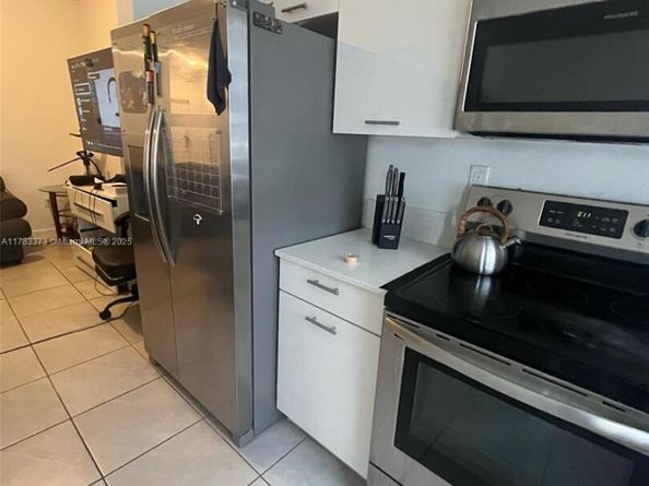 12121 NW 23 court 12121, Miami FL 33167