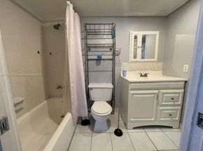 1850 NE 169th St 102, North Miami Beach FL 33162