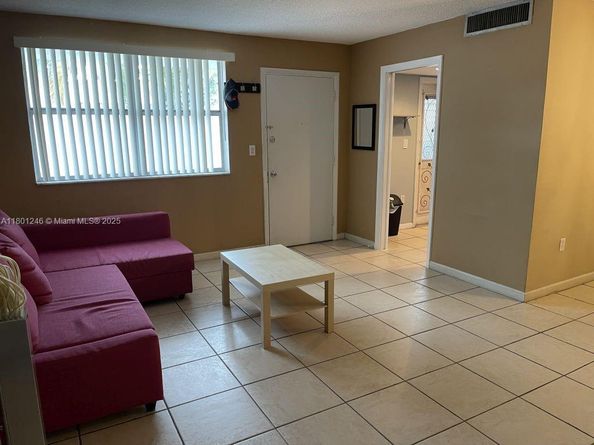 1850 NE 169th St 102, North Miami Beach FL 33162