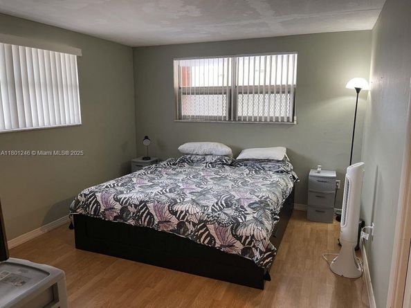 1850 NE 169th St 102, North Miami Beach FL 33162