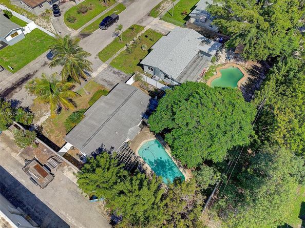 1620 NW 2nd Ave, Pompano Beach FL 33060