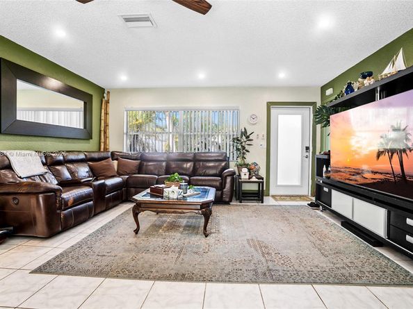 1620 NW 2nd Ave, Pompano Beach FL 33060