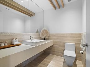 102 24th St PH1706, Miami Beach FL 33139