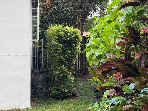 3410 SW 21st St, Miami FL 33145