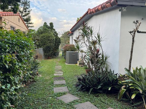 3410 SW 21st St, Miami FL 33145