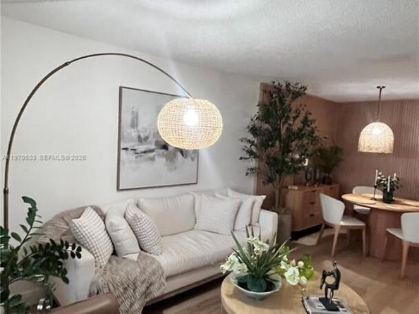 10303 Sunrise Lakes Blvd 211, Sunrise FL 33322