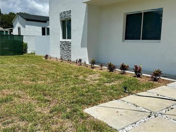 1741 NW 76th St