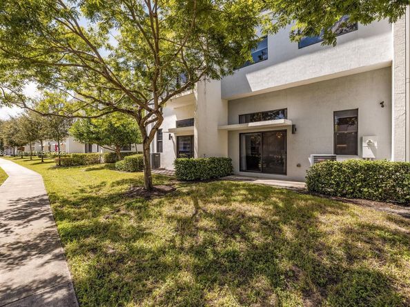 4444 NW 8th Ct, Plantation FL 33317