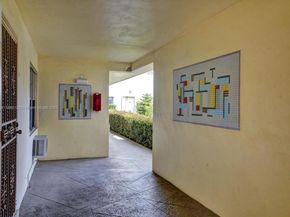 17090 NE 14th Ave 104, North Miami Beach FL 33162