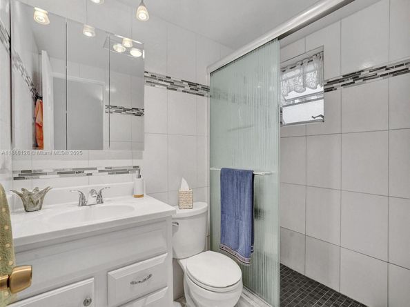 17090 NE 14th Ave 104, North Miami Beach FL 33162