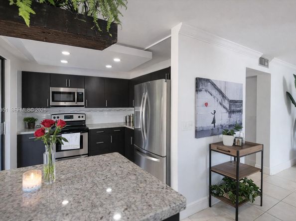 661 NE 195th St 103, Miami FL 33179