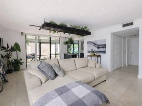 661 NE 195th St 103, Miami FL 33179